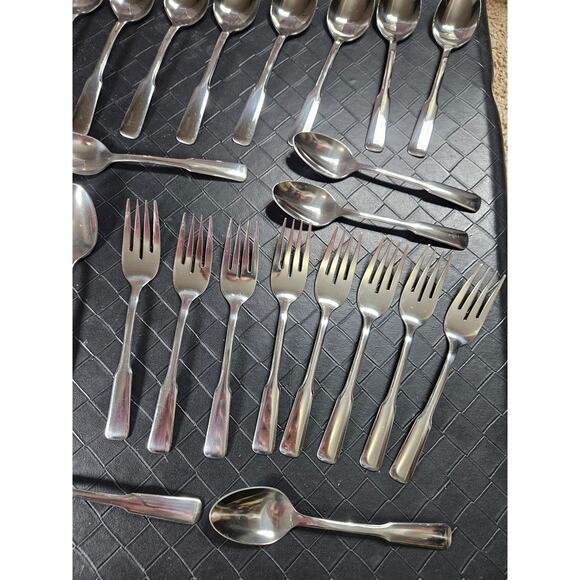 Rogers Stainless by Oneida Service for 8 Silverware Set with Serving Pieces - Picture 8 of 16